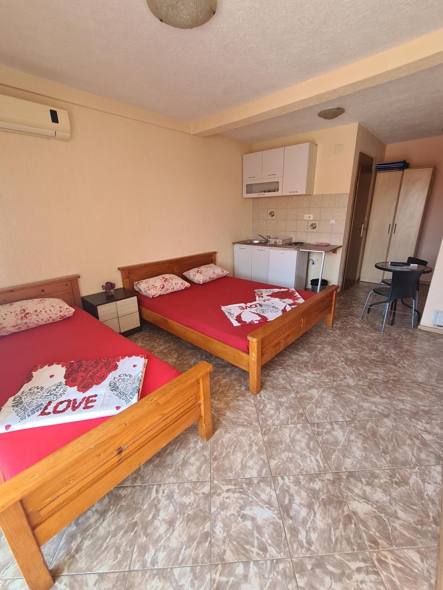 Apartments Bulatovic Bar Bilik gambar