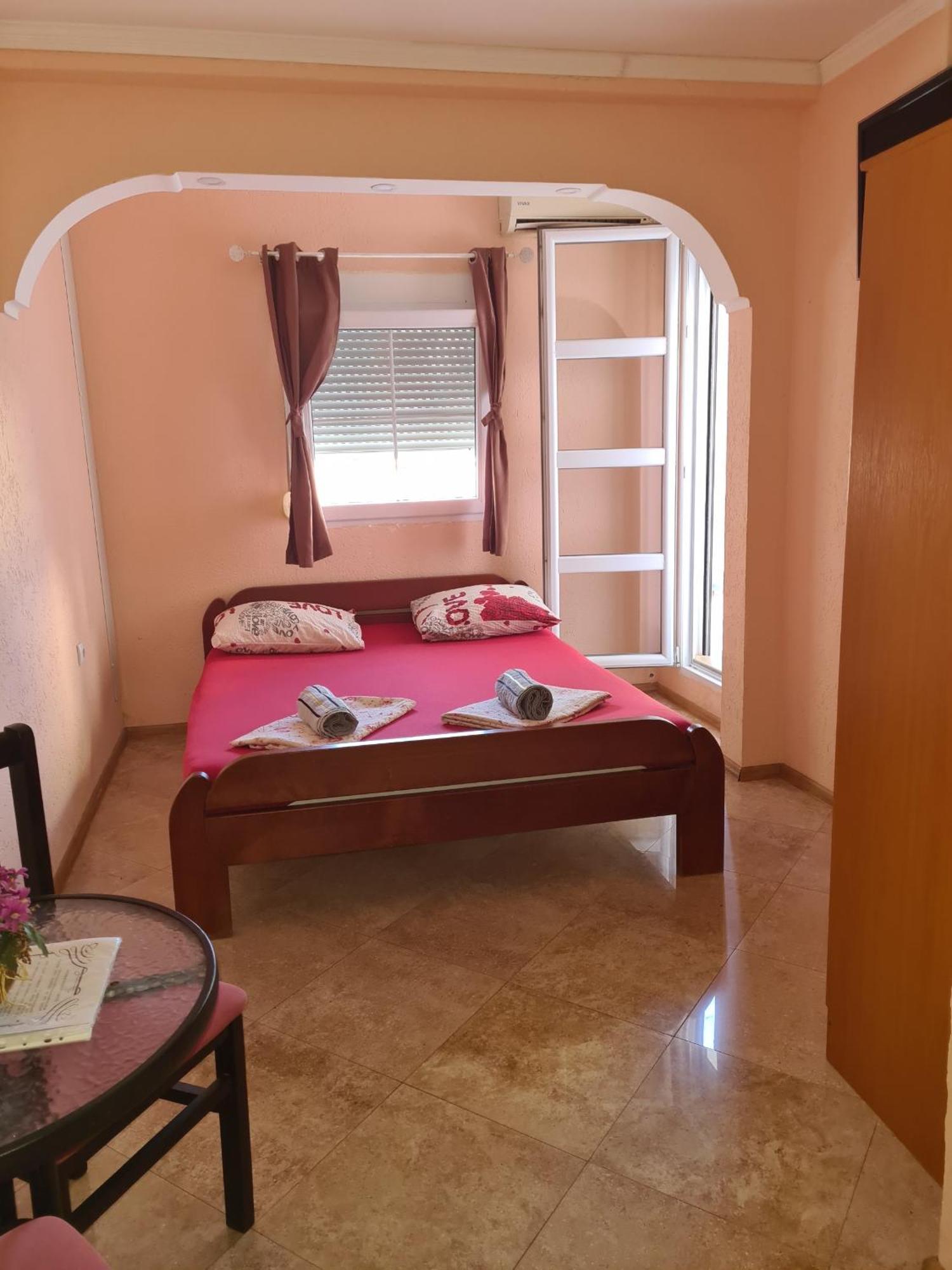 Apartments Bulatovic Bar Bilik gambar