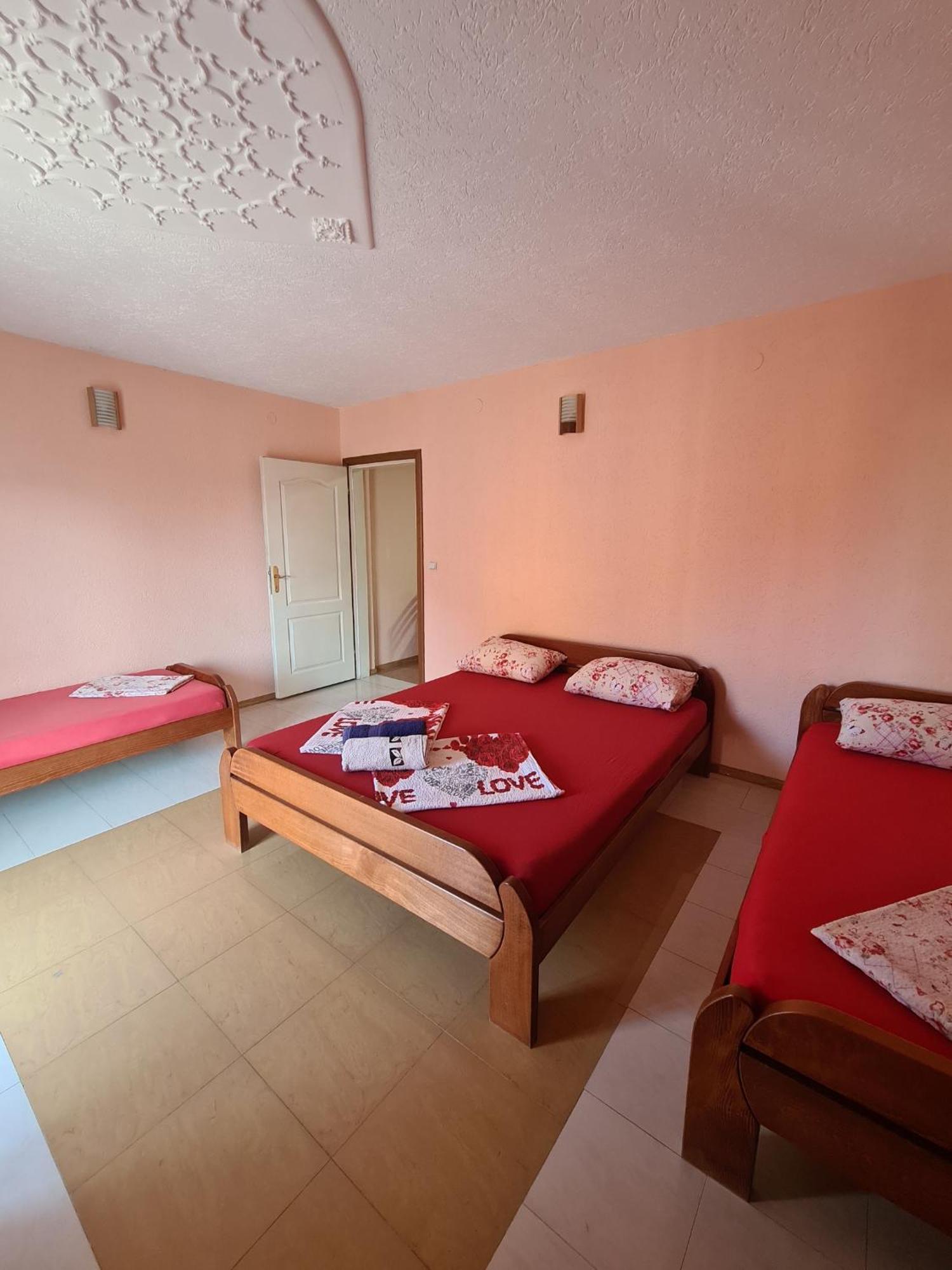 Apartments Bulatovic Bar Bilik gambar