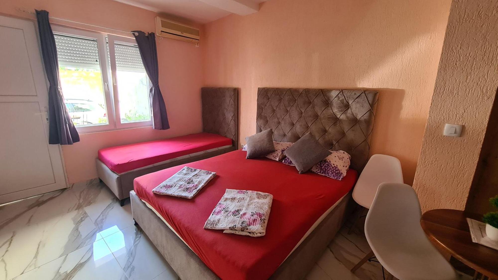 Apartments Bulatovic Bar Bilik gambar